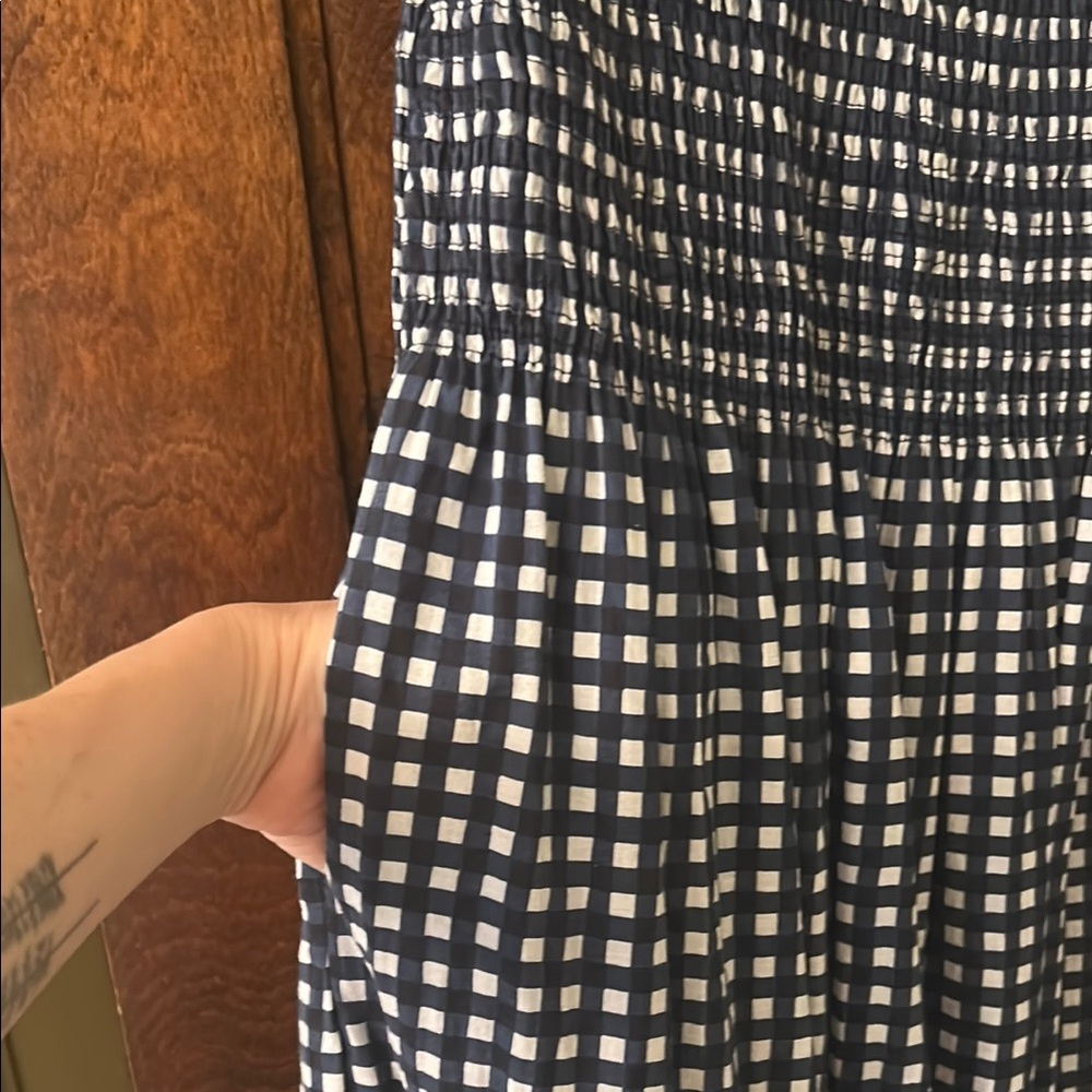 Elegant Navy and White Gingham Dress - Picture 5 of 6